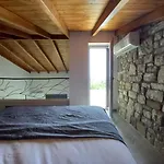 Stone House, Fully Equipped By The Sea