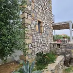Stone House, Fully Equipped By The Sea