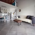 Stone House, Fully Equipped By The Sea ヴィラ *
