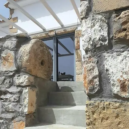 Villa Stone House, Fully Equipped By The Sea