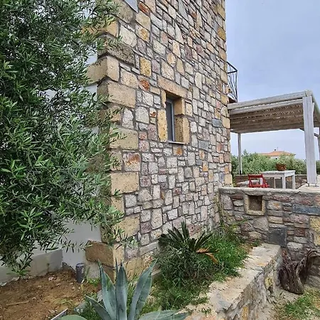 Stone House, Fully Equipped By The Sea
