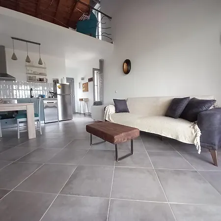 Stone House, Fully Equipped By The Sea ヴィラ *