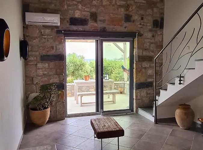 Stone House, Fully Equipped By The Sea