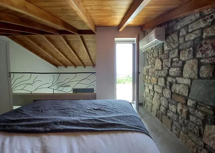 Stone House, Fully Equipped By The Sea