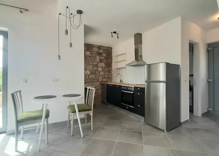 Villa Stone House, Fully Equipped By The Sea