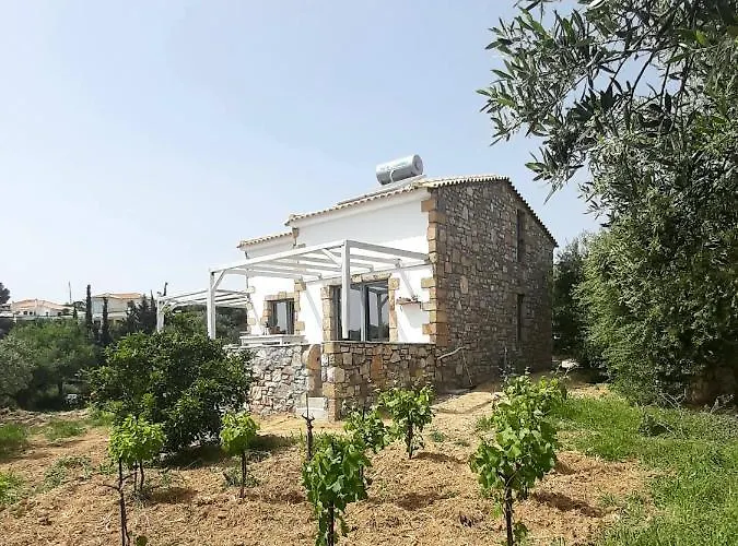 Stone House, Fully Equipped By The Sea